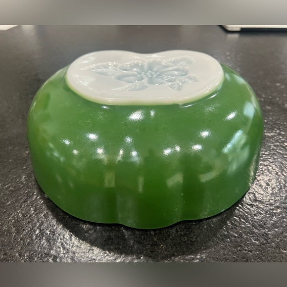 Vintage Hazel Green Milk Glass Apple Shaped Serving Bowl Floral Bottom 10" 🍏 - Picture 4 of 6